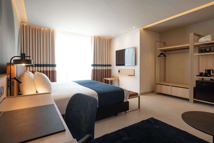 Room 9 of 119