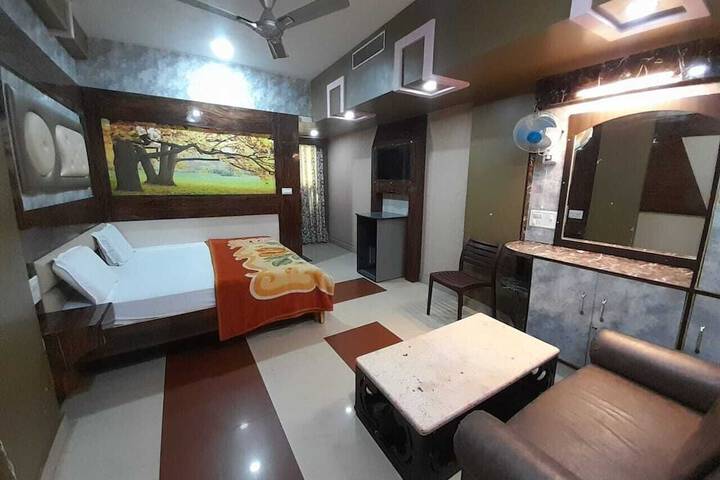 Room 12 of 28