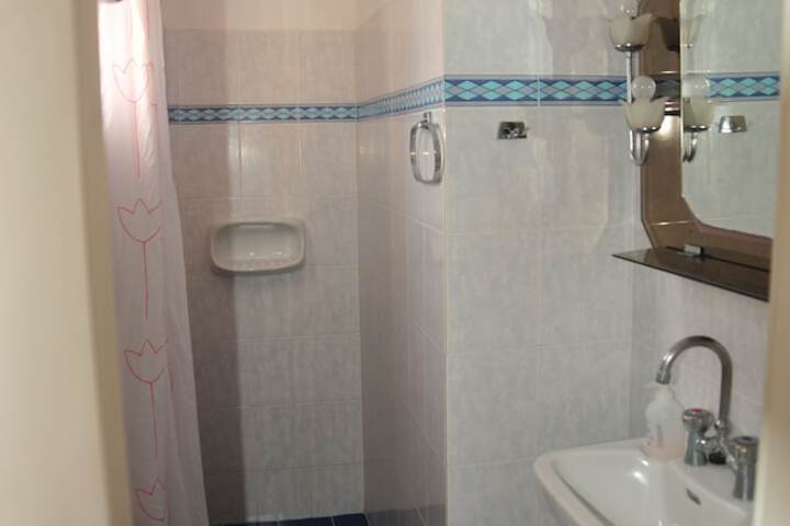 Room 35 of 46