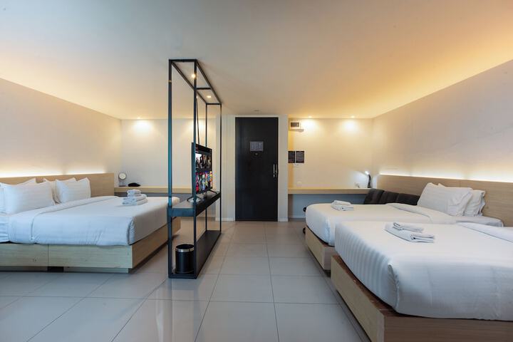 Room 28 of 71