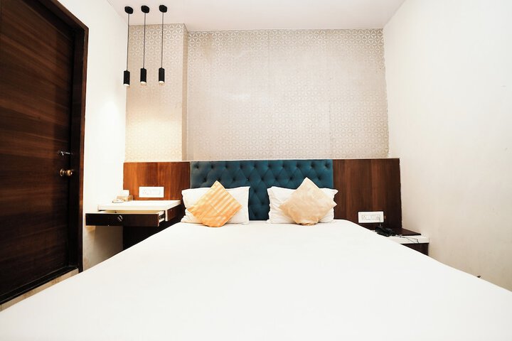 Room 15 of 32