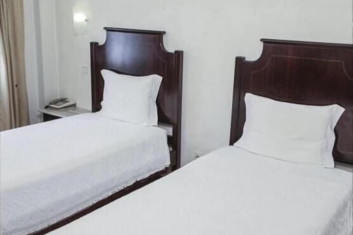 Room 8 of 28