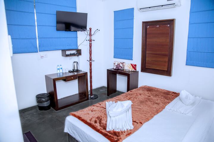 Room 4 of 30