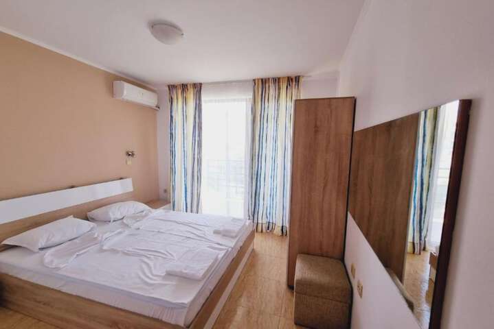 Room 32 of 137