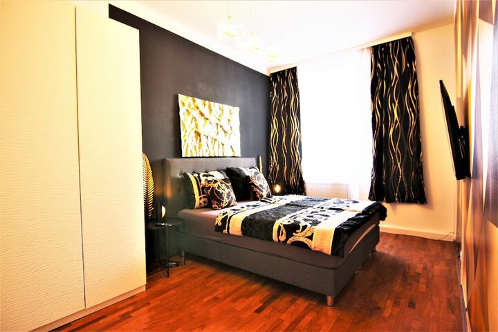 Room 4 of 35