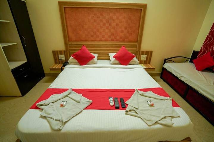 Room 8 of 9
