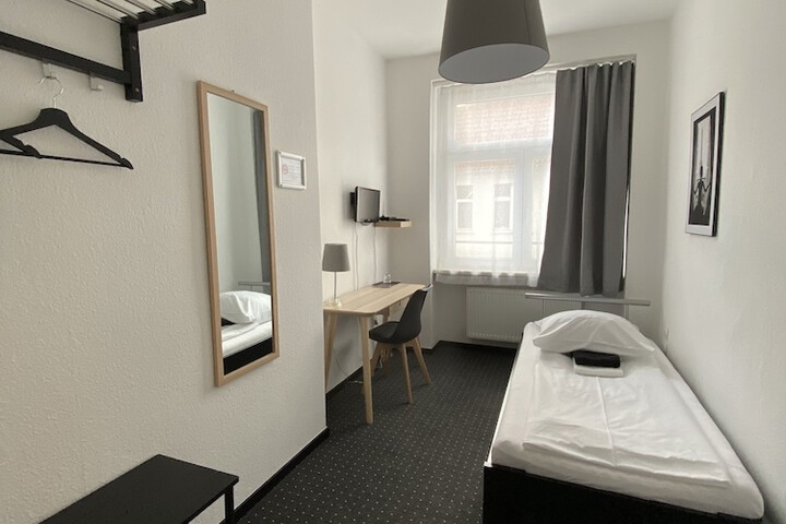Room 8 of 37