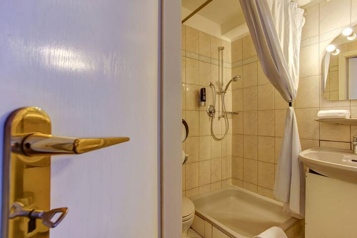 Room 49 of 64