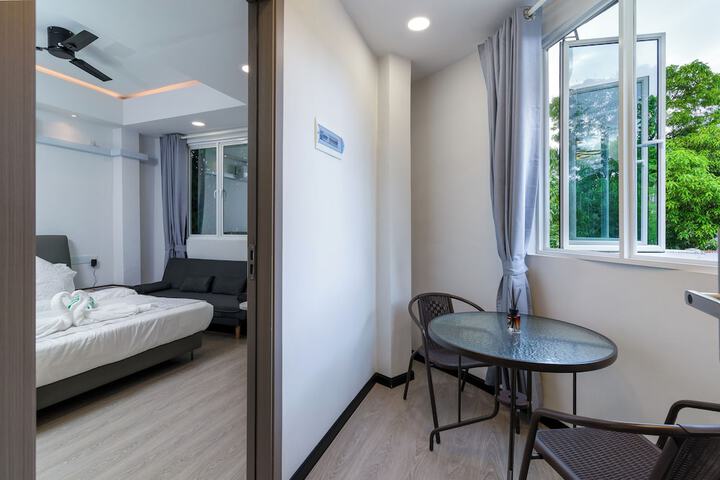 Room 9 of 18