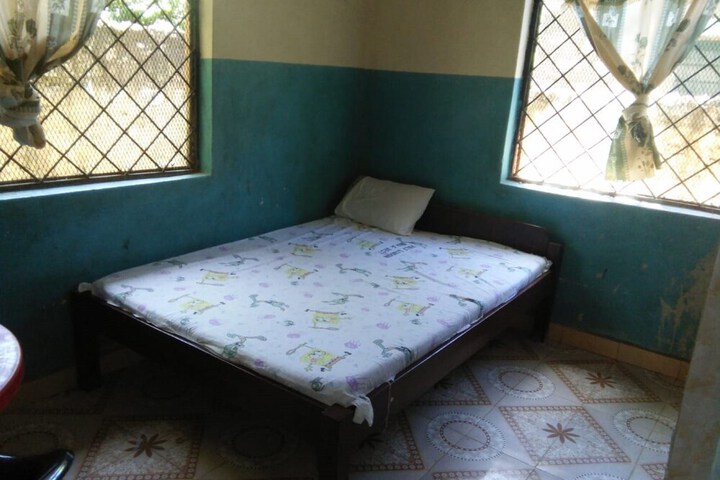 Room 4 of 16