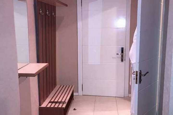 Room 4 of 32