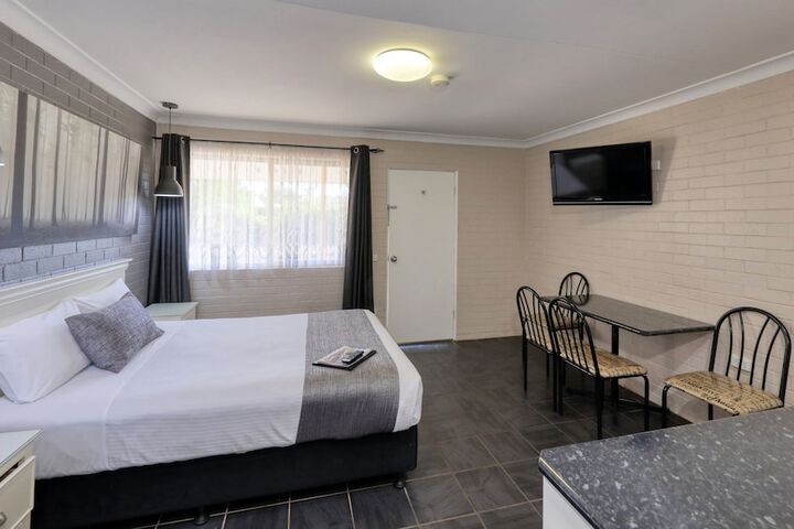 Room 8 of 32