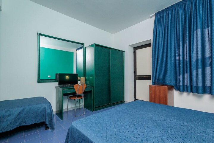 Room 7 of 18