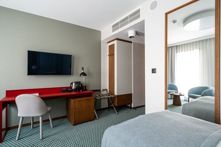 Room 12 of 26