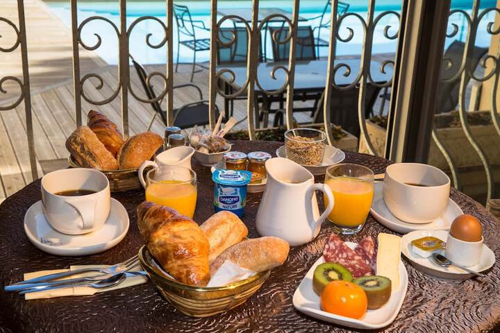 Breakfast/Coffee Service 50 of 71