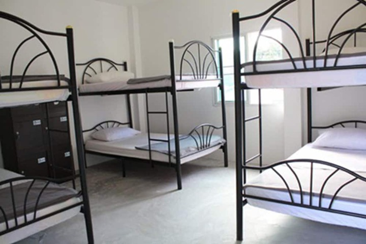 Room 8 of 40
