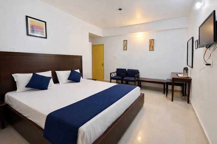 Room 4 of 9
