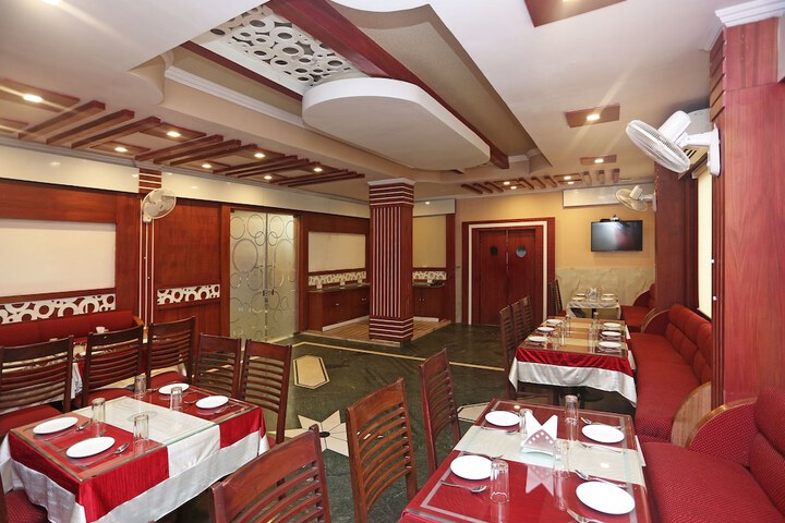 Dining 5 of 19