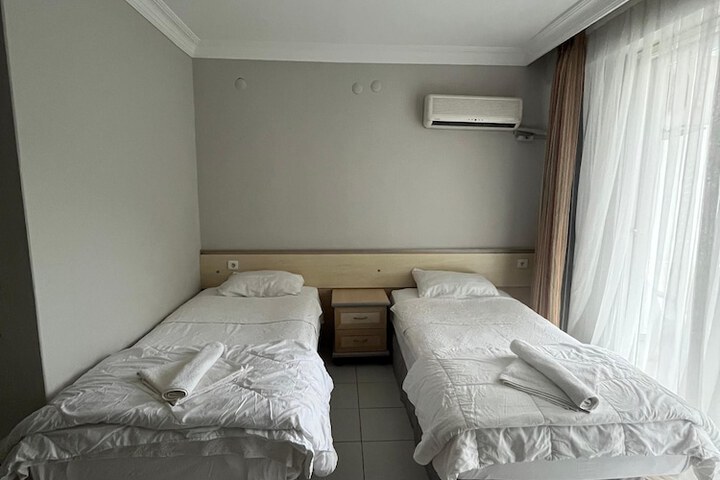 Room 4 of 16