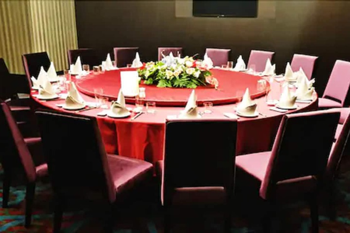 Ballroom/Hall 27 of 32