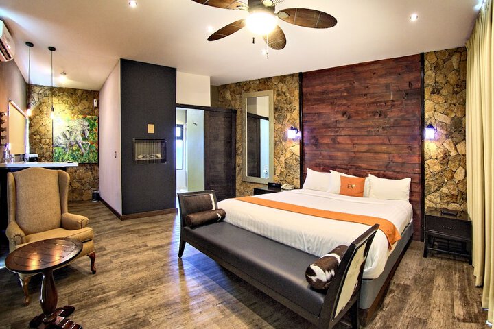 Room 2 of 324