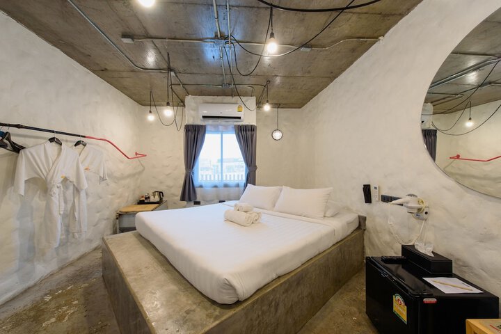Room 14 of 60