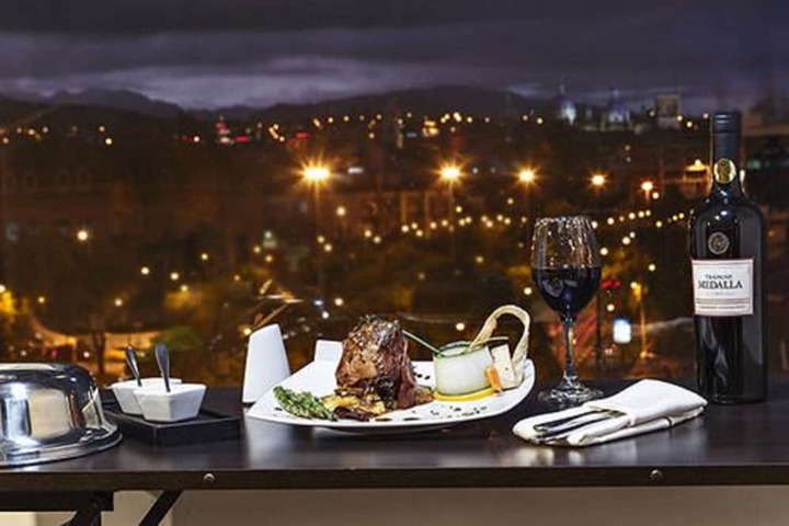 Dining 31 of 43