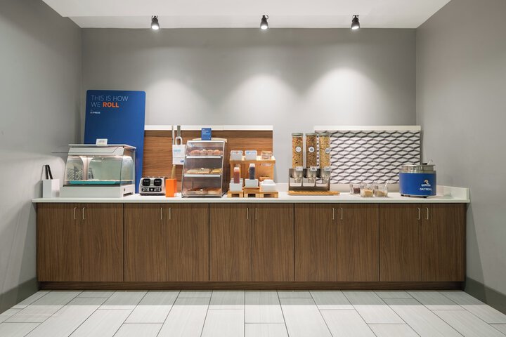 Breakfast/Coffee Service 74 of 100