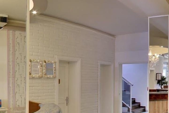 Entrance & Lobby