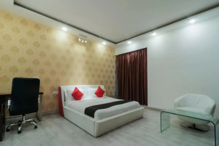 Room 6 of 15