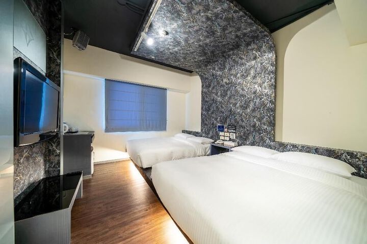 Room 4 of 40