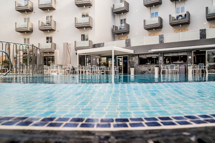 Pool 27 of 44