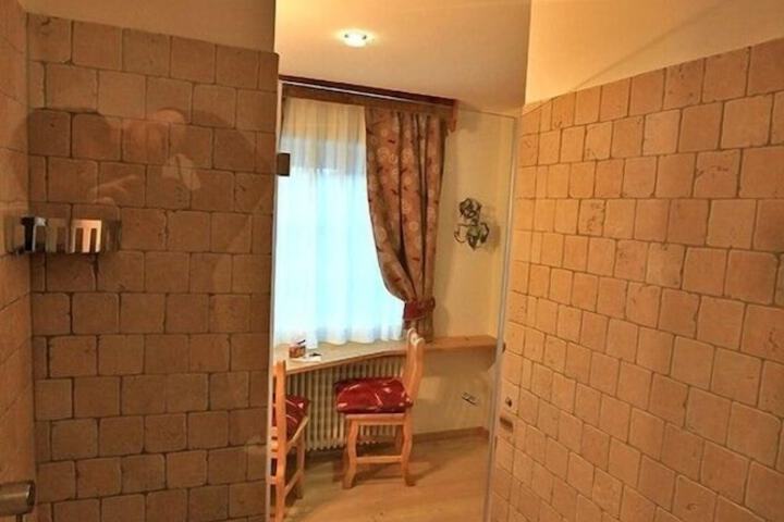 Room 18 of 32