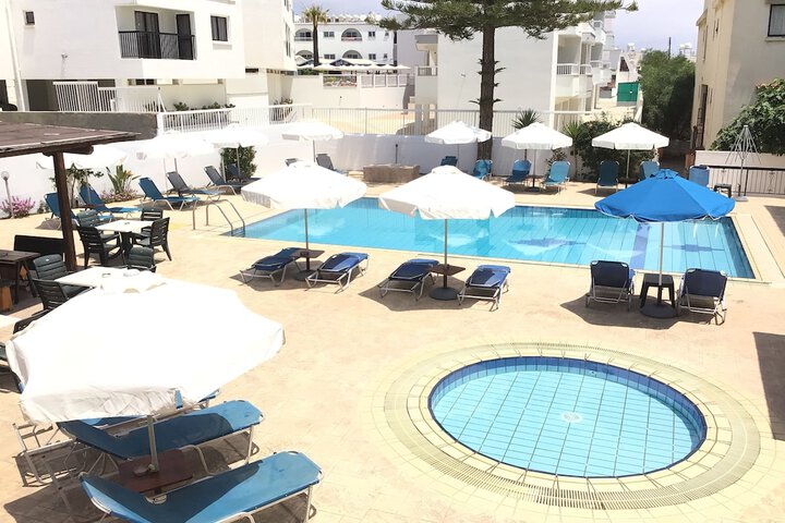 Hotel Pool