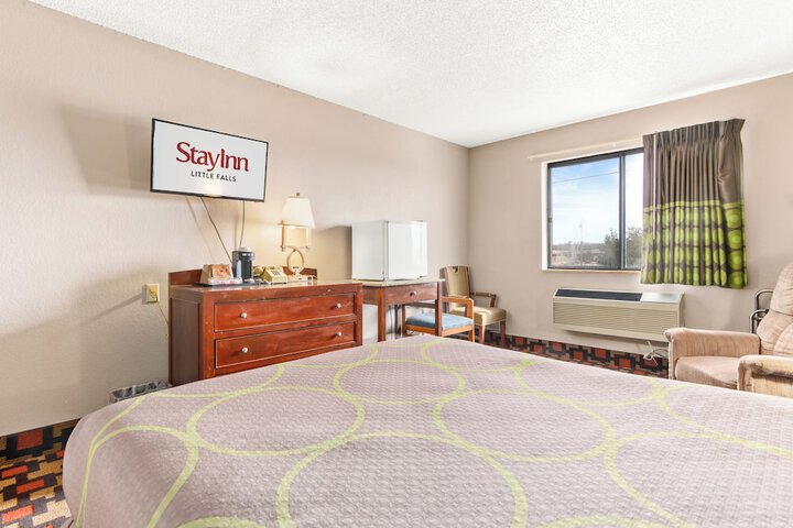 Deluxe Queen Bed (5 of 9)