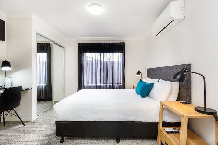 Room 6 of 34
