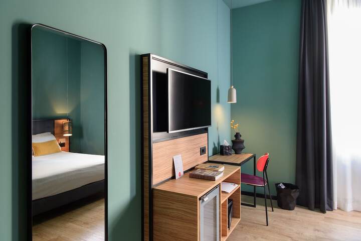Room 19 of 38