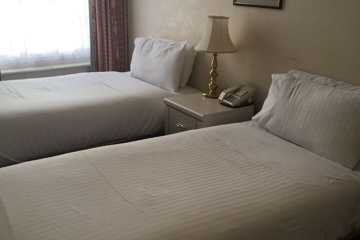 Room 52 of 67