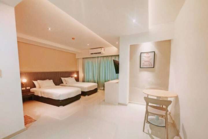 Room 4 of 13