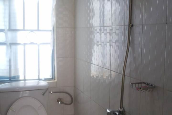 Room 28 of 63