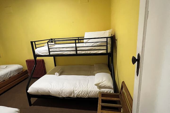 Room 64 of 109