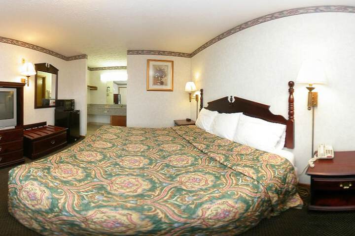 Room 4 of 33