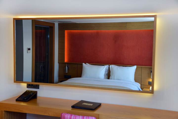 Room 21 of 76