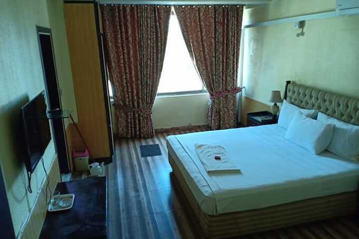 Room 16 of 16