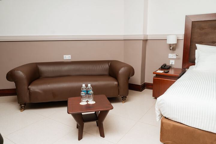 Room 12 of 42