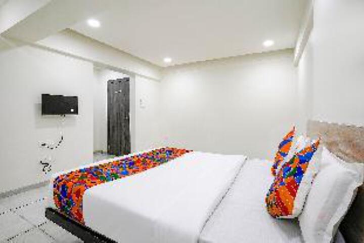 Room 10 of 30