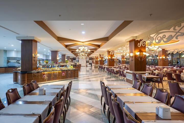 Dining 136 of 176