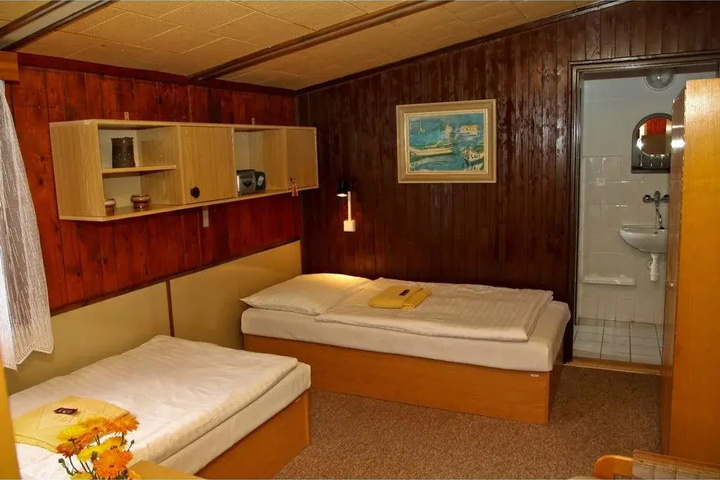 Room 2 of 24