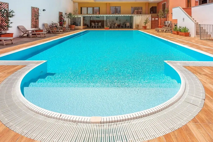 Pool 11 of 17