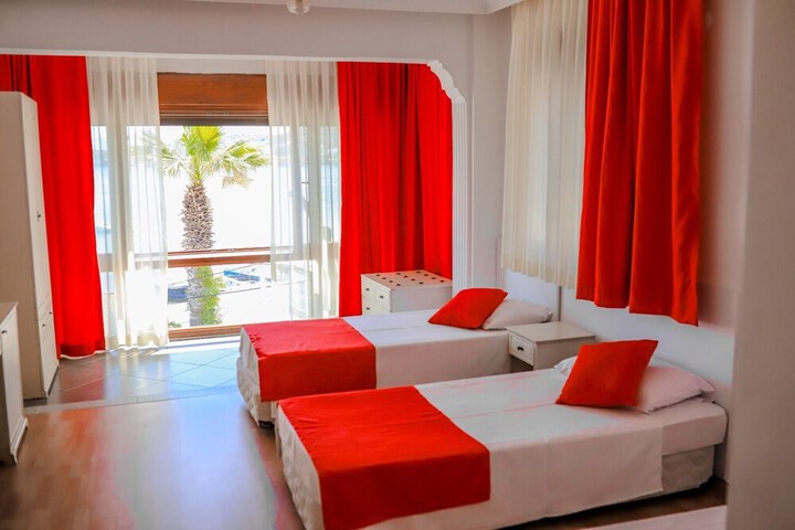 Room 7 of 18